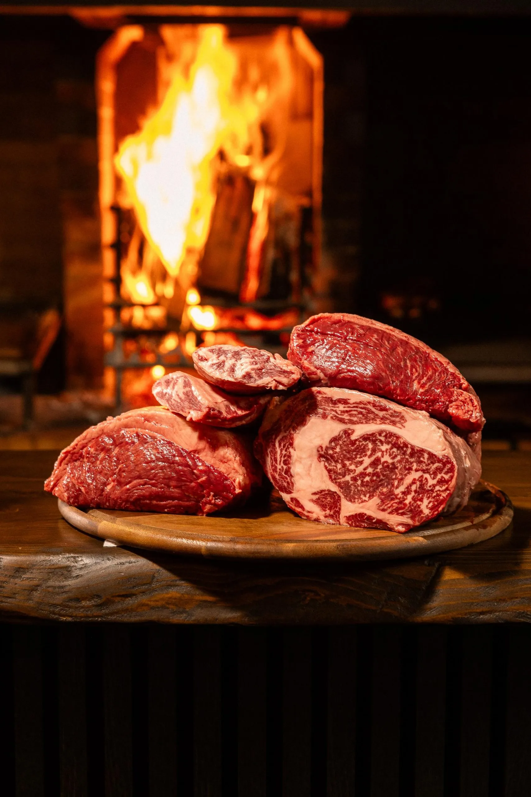 Cortes premium di Black Angus davanti alle braci di legna